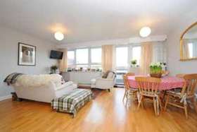2 bedroom Flat for s...